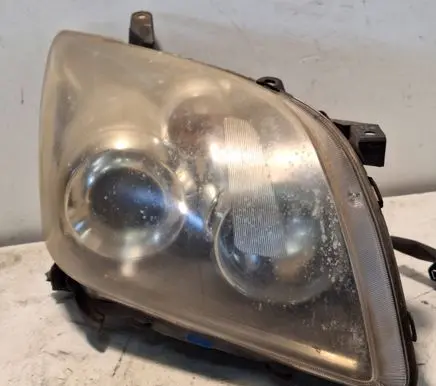 Toyota Avensis T250 Headlight/headlamp E411331