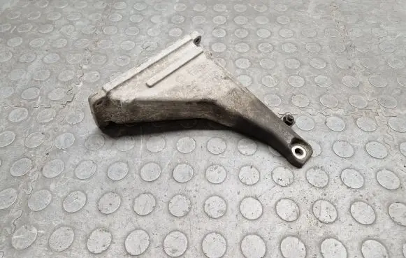 BMW 7 E38 Engine mounting bracket 1093256