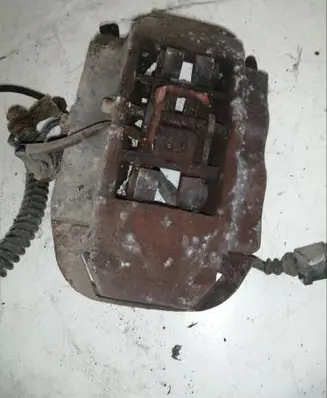 Volkswagen Touareg I Front brake caliper 209236052A