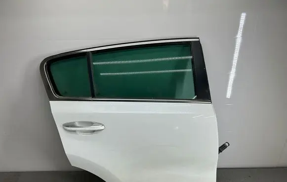 KIA Sportage Rear door 