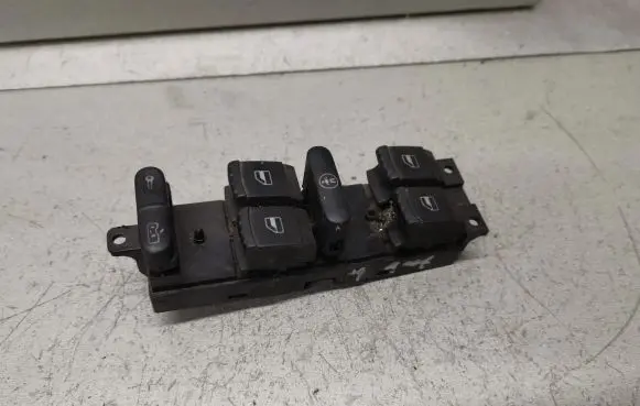 Volkswagen PASSAT B5.5 Electric window control switch 1J4959857