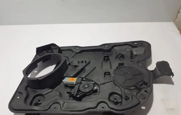 Front window lifting mechanism without motor