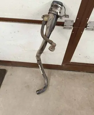 BMW X3 F25 Fuel tank filler neck pipe 2721653007 C214B316M
