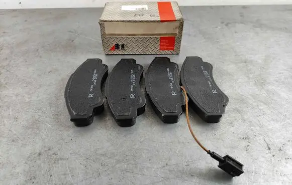 Peugeot Boxer Brake pads (front) 37332