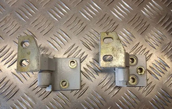 Citroen Berlingo Front door upper hinge 