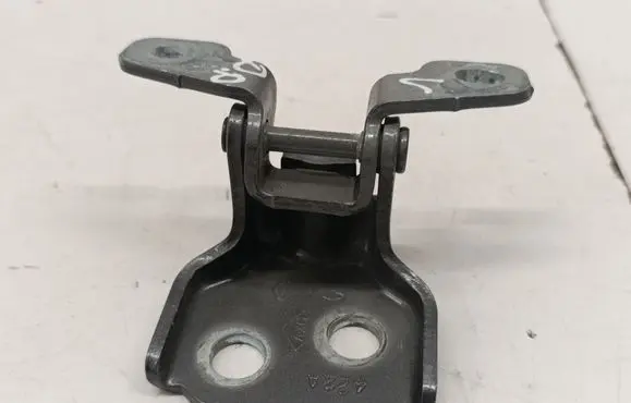 Renault Arkana Front door upper hinge 