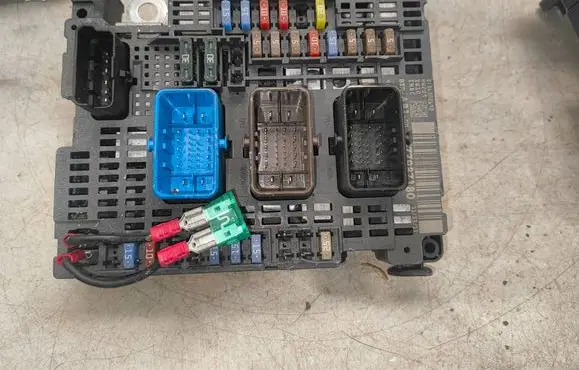 Ford S-MAX Fuse module 56302692 9677987180