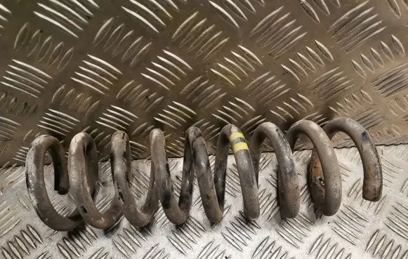 Mercedes-Benz CLK A209 C209 Rear coil spring