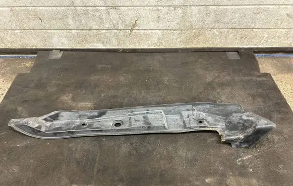Audi Q5 SQ5 Fender end trim 8R0821111C