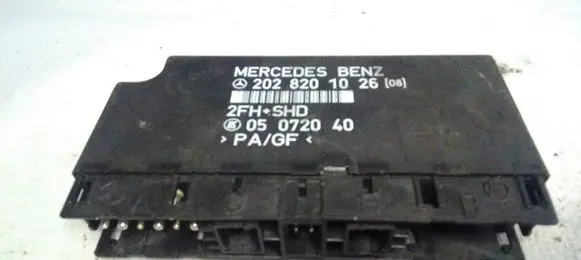 Mercedes-Benz C W202 Door central lock control unit/module 2028201026