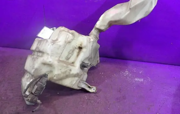 Windshield washer fluid reservoir/tank