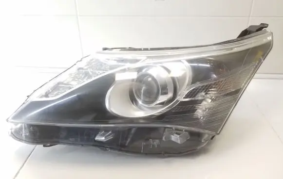 Toyota Avensis T270 Headlight/headlamp KOITO0528 8596702010