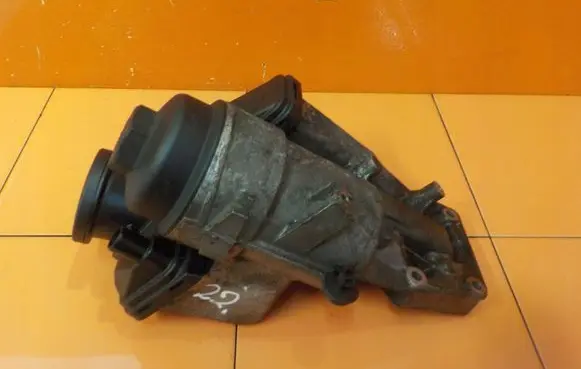 Volvo V50 Oil filter mounting bracket 30684381 B5244S4