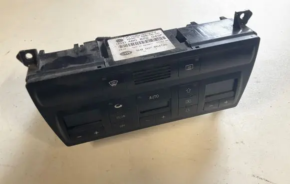 Audi A6 S6 C5 4B Climate control unit 4B0820043F 5HB00760400 D550000
