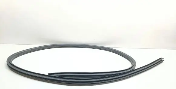BMW 1 E82 E88 Front door rubber seal 7164993
