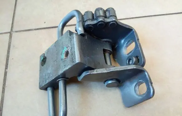 Volkswagen Golf VI Front door lower hinge 1K0831411Q NE64800NA1