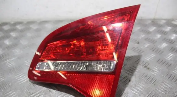 Tailgate rear/tail lights