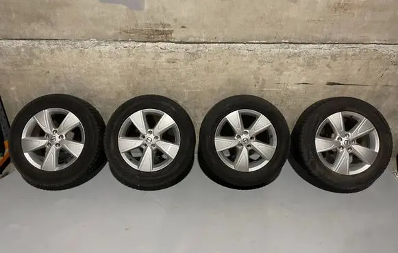 Volvo XC40 R17 alloy rim 31680565