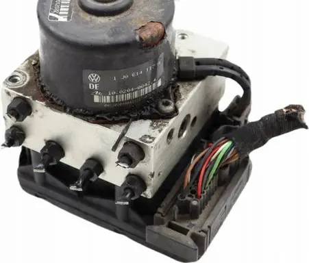 Volkswagen Golf IV ABS Pump 1J0614117A 1J0907379