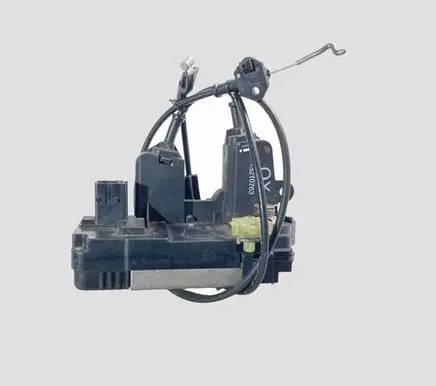 Opel Vectra C Rear door lock 13210763