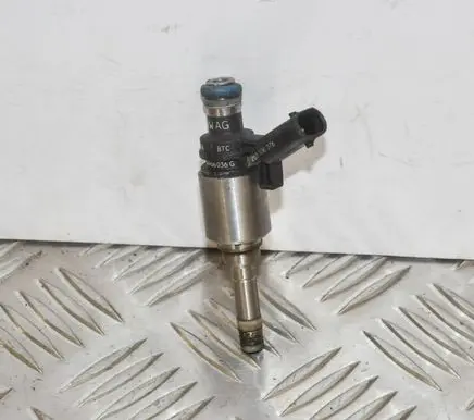 Volkswagen PASSAT CC Fuel injector