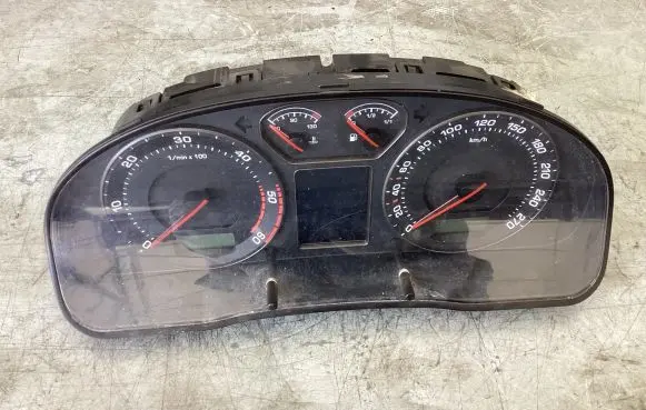 Skoda Superb B5 (3U) Speedometer (instrument cluster) 88311322 81071428