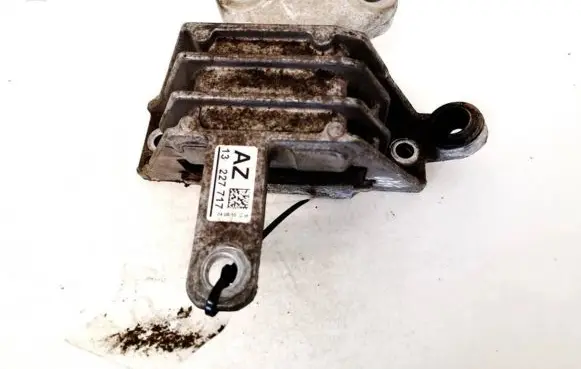 Opel Insignia A Engine mount bracket 13227717az 13227717