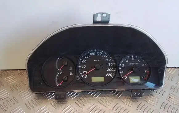 Mazda Premacy Speedometer (instrument cluster) CB07B