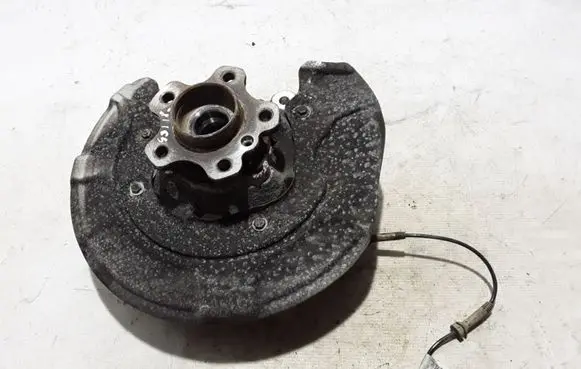 BMW 5 G30 G31 Rear wheel hub 6861138