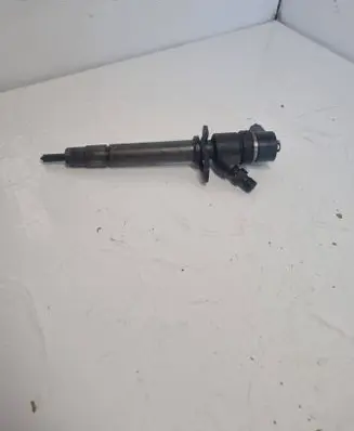 Volvo S60 Fuel injector 8658352