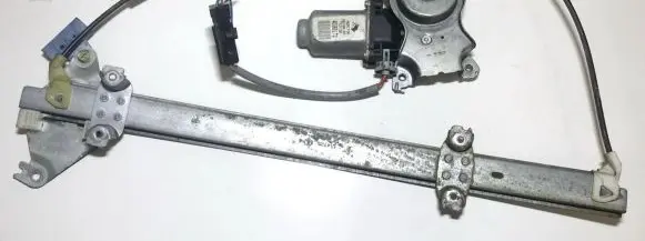 Nissan Almera N16 Front door window regulator motor 400601t2