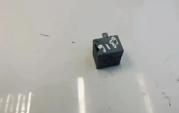 Volkswagen Touran I Other relay 141951253 20240072