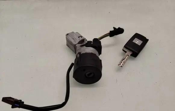 Citroen C4 I Ignition lock 9663123380