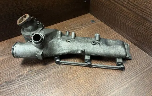 Mercedes-Benz Vito Viano W639 Exhaust manifold A6422000715 6422000715