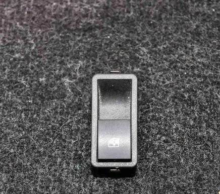 Opel Astra H Electric window control switch 13197131