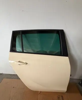 Opel Zafira C Rear door