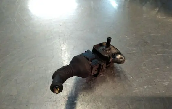Audi A6 S6 C4 4A Air pressure sensor 046130385A 0798003260
