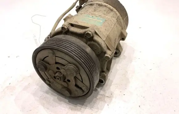Volkswagen Transporter - Caravelle T5 Air conditioning (A/C) compressor (pump) 7H0820803D