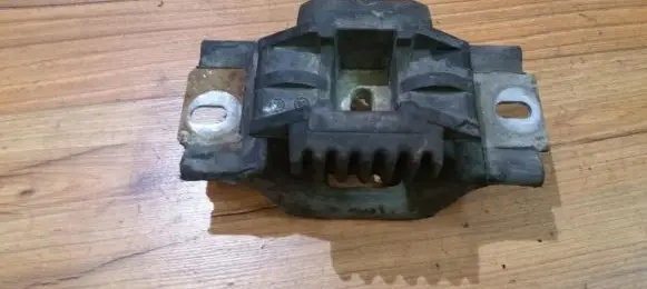 Ford Fiesta Engine mount bracket 2s617m121bb 2s61-7m121-bb