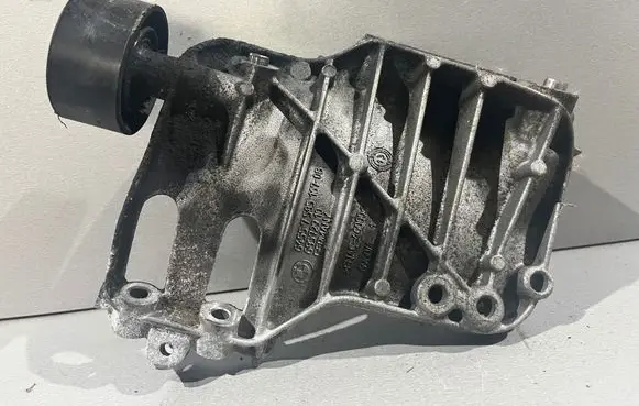 BMW 3 GT F34 A/C compressor mount bracket 7585167 68572910