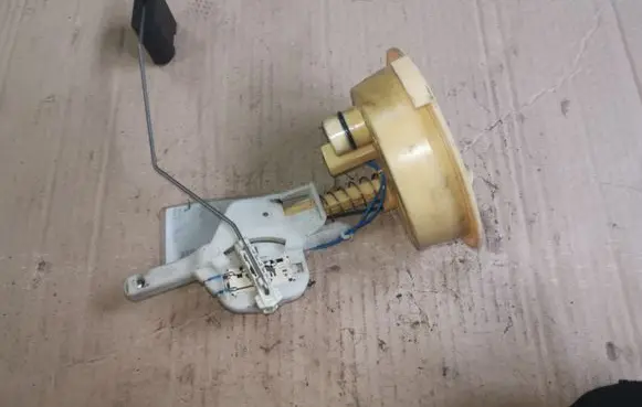 BMW 3 E46 Fuel level sensor 6752054