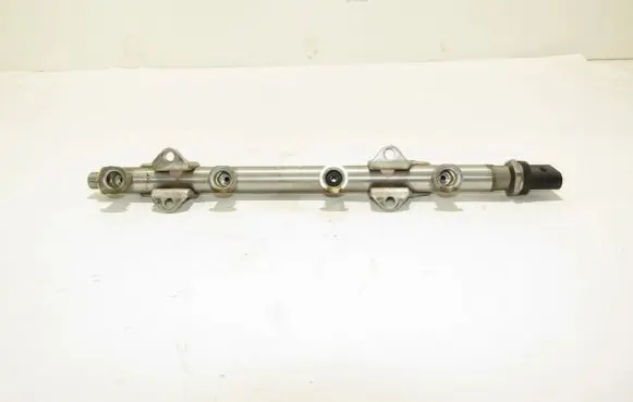 Skoda Yeti (5L) Fuel line pipe 04E133320D