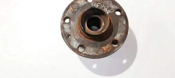 Skoda Octavia Mk2 (1Z) Front wheel hub