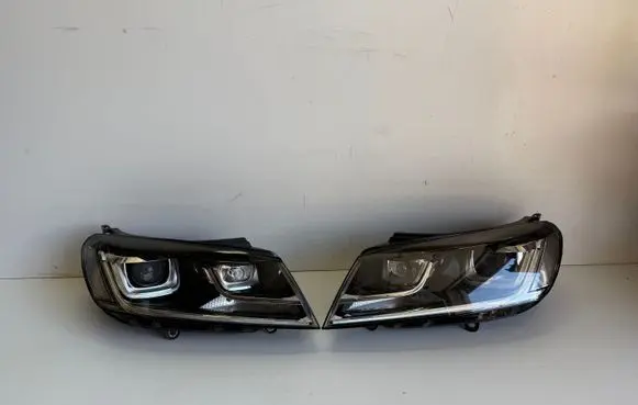 Volkswagen Touareg II Headlights/headlamps set 7P1941033A 7P1941034A