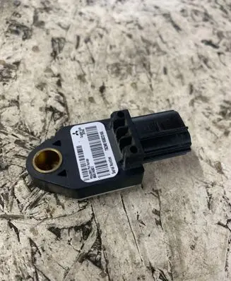 Mitsubishi Outlander Airbag deployment crash/impact sensor 8651a001