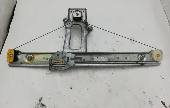 Rear door manual window regulator