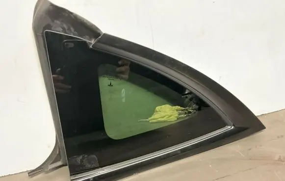 Tesla Model Y Rear vent window glass 162116100B 24012024 261RP023