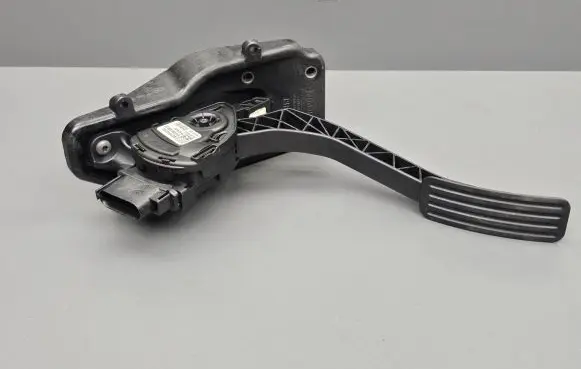 Jaguar XF X250 Accelerator throttle pedal 9X239F832BB 6PV00969823 C95YE04