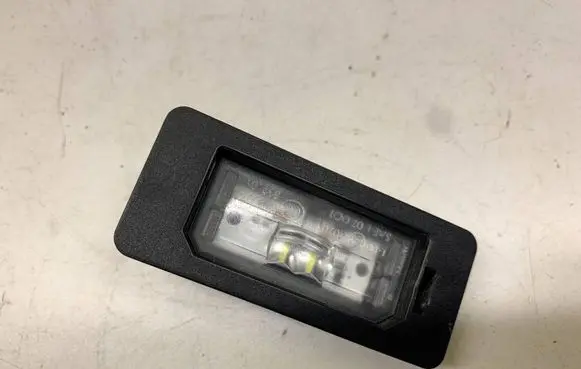 BMW 5 G30 G31 Number plate light 7410302 2652