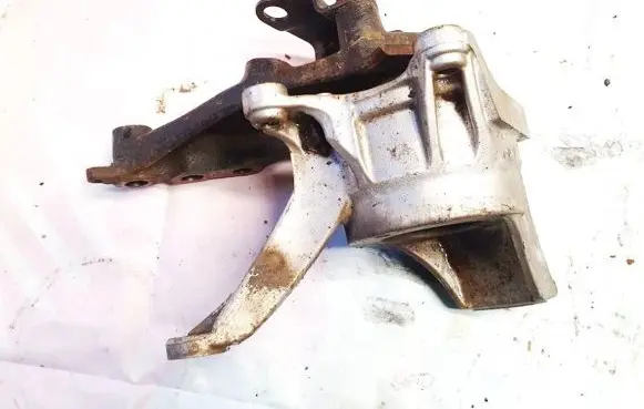Engine mount bracket